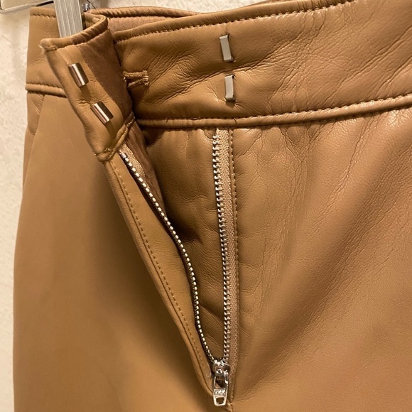 Aritzia Babaton Vegan Leather Command Cropped Pant In Camel Size 00 - Picture 7 of 12
